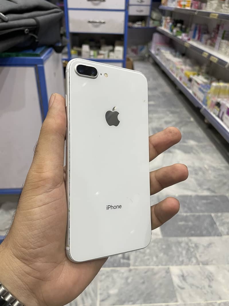 Apple iPhone 8 Plus 1