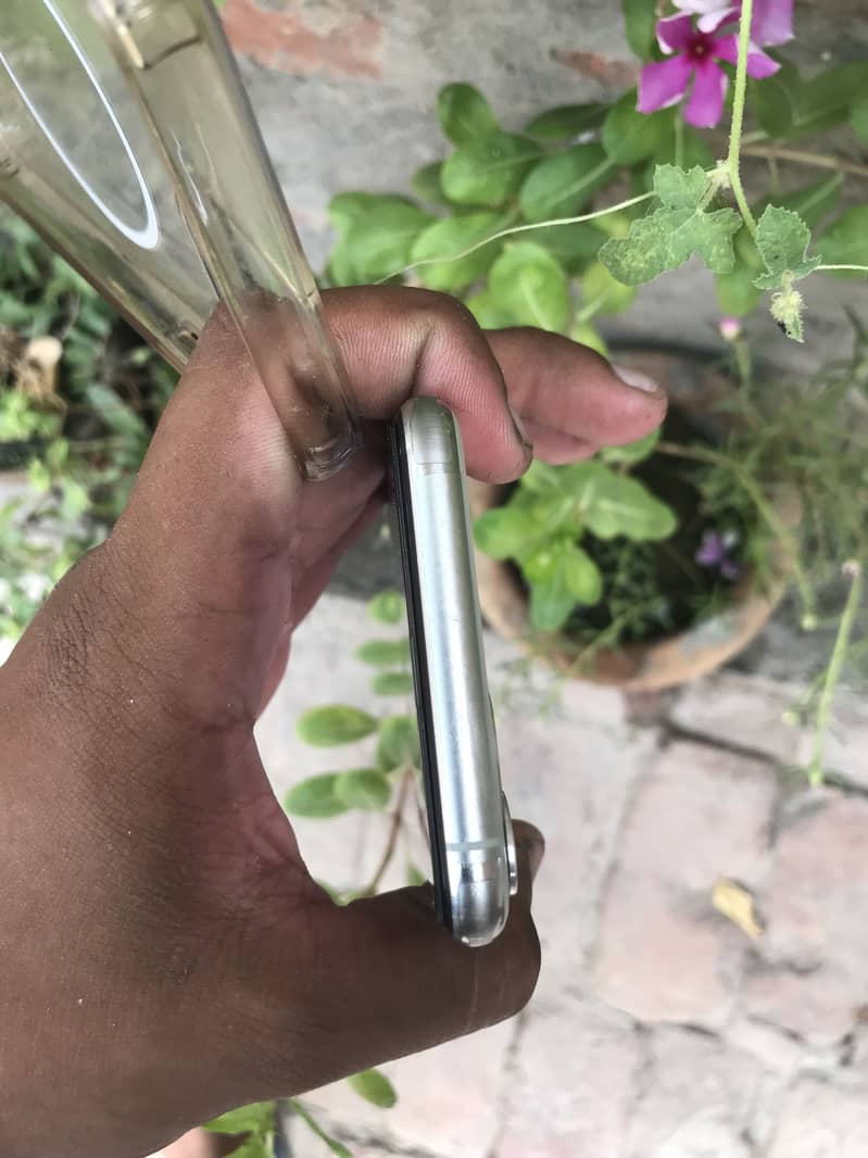 Apple iPhone 11 Pro 4