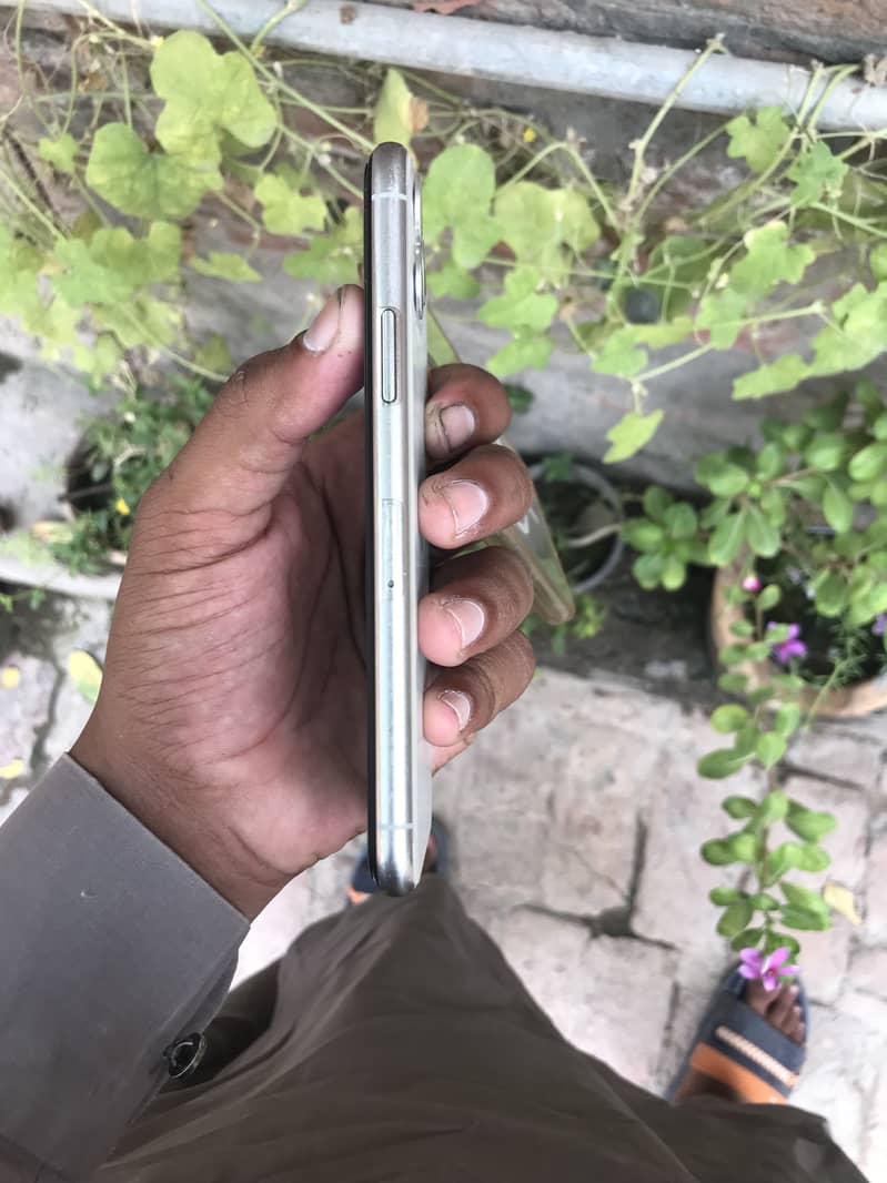 Apple iPhone 11 Pro 5