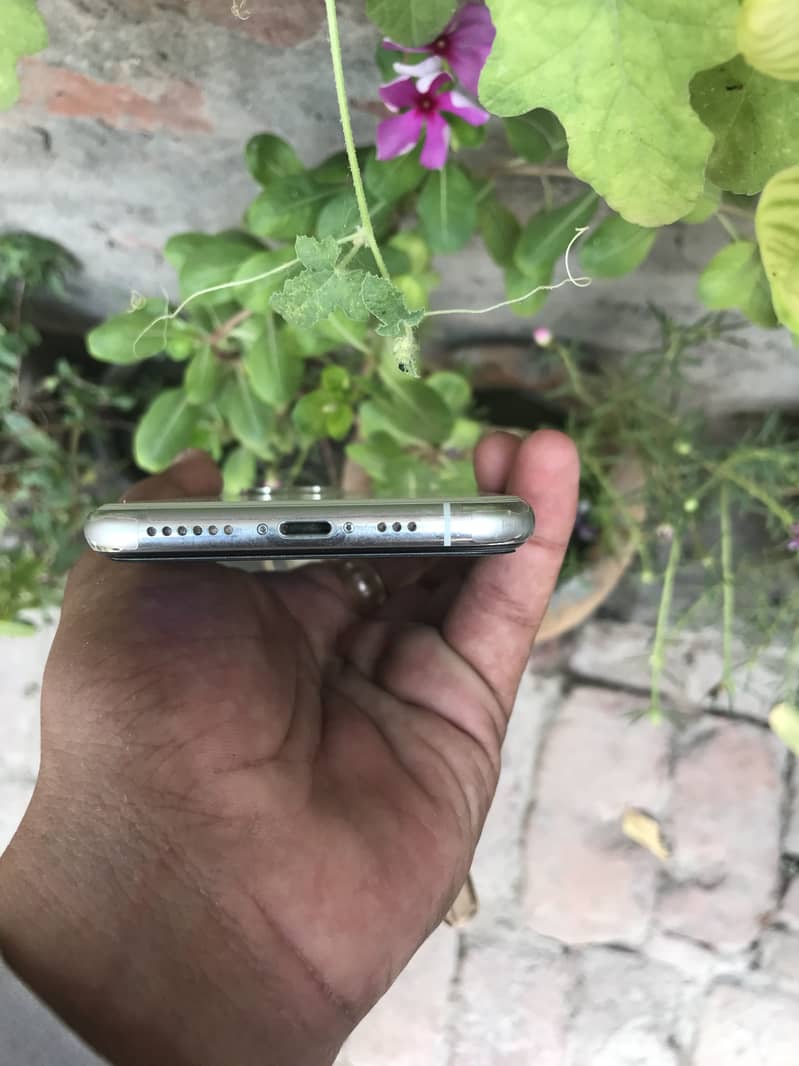Apple iPhone 11 Pro 7