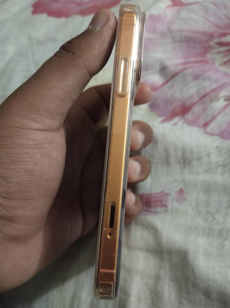 Apple iPhone XR 7