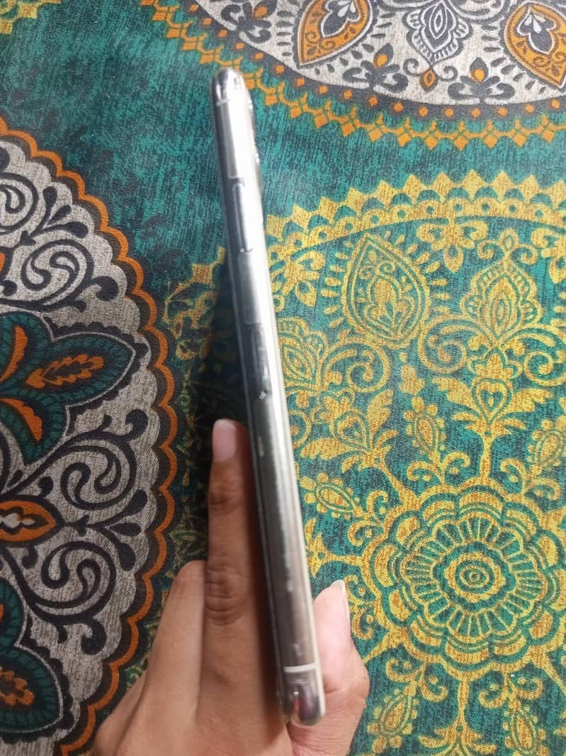 Apple iPhone 11 Pro Max 3
