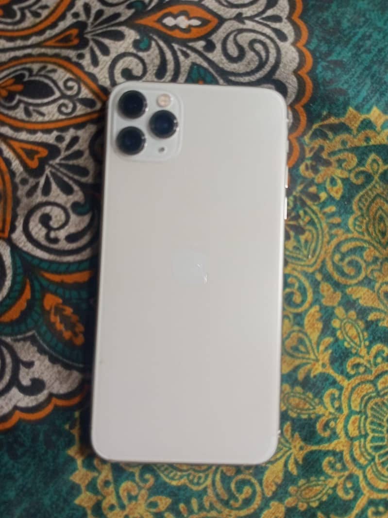 Apple iPhone 11 Pro Max 4