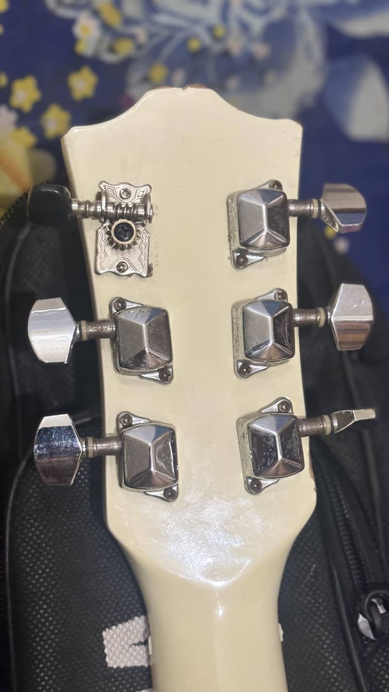 Guitar 4