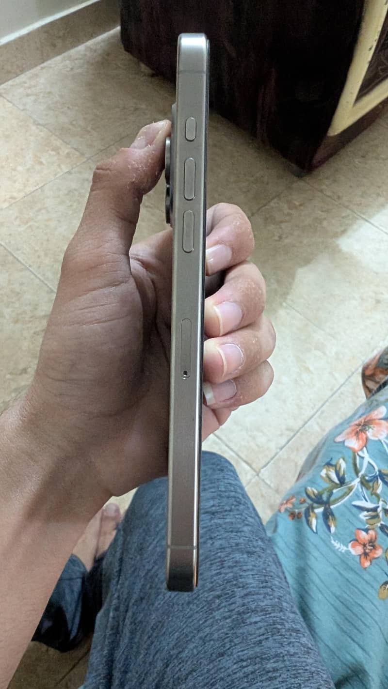 Apple iPhone 15 Pro Max 4
