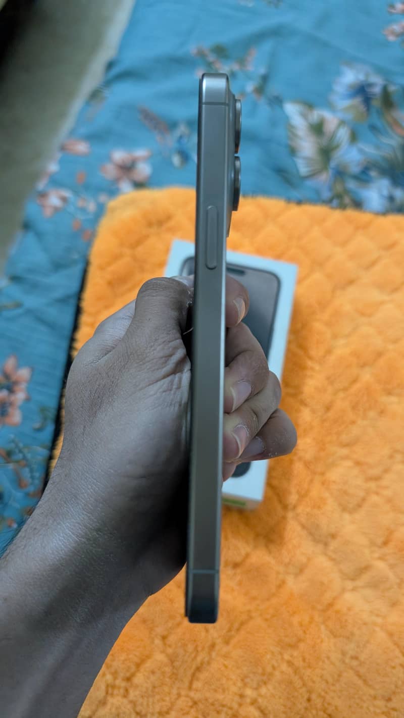 Apple iPhone 15 Pro Max 6