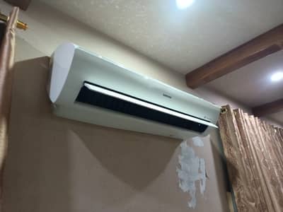 Samsung 2 Ton Triangle Shape Inverter AC