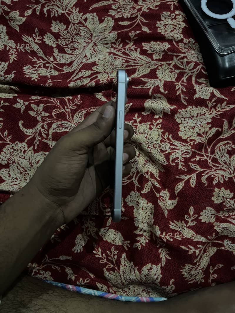Apple iPhone 15 plus 6