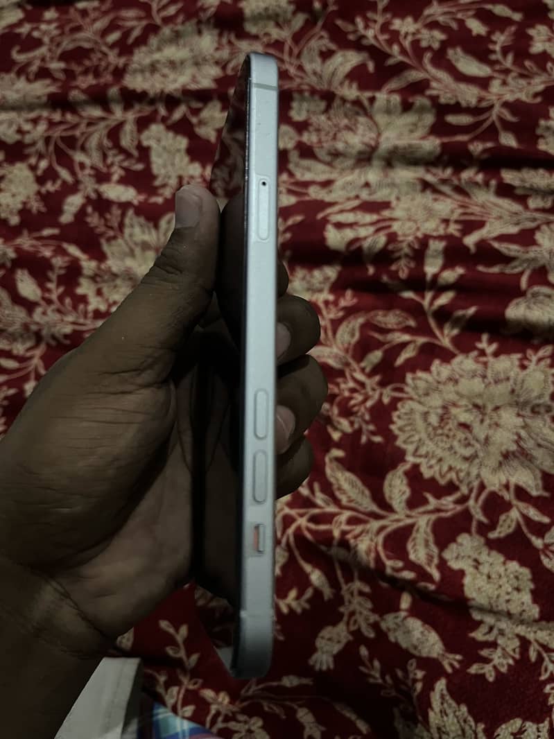Apple iPhone 15 plus 9