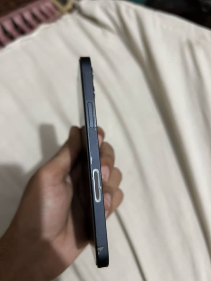 Apple iPhone 12 4