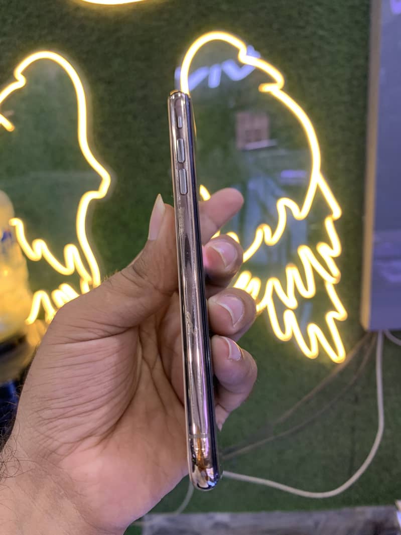 Apple iPhone XS 3