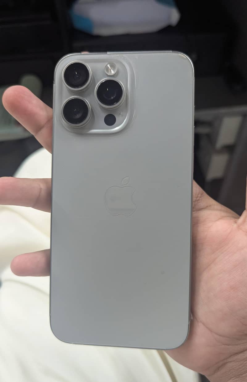Apple iPhone 15 Pro Max 1