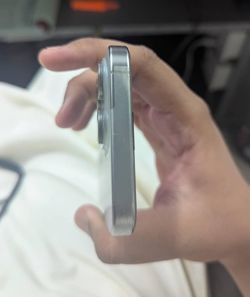 Apple iPhone 15 Pro Max 2