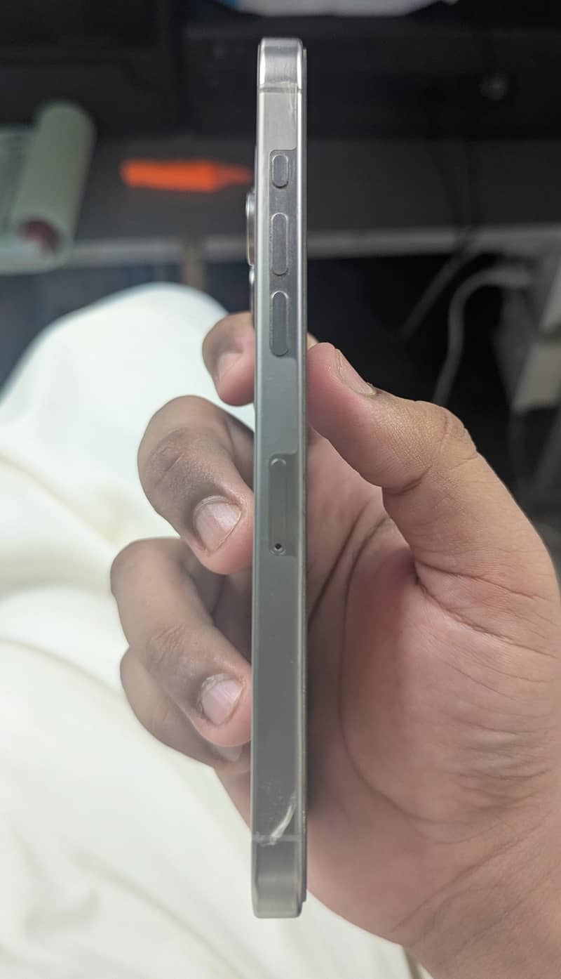 Apple iPhone 15 Pro Max 3