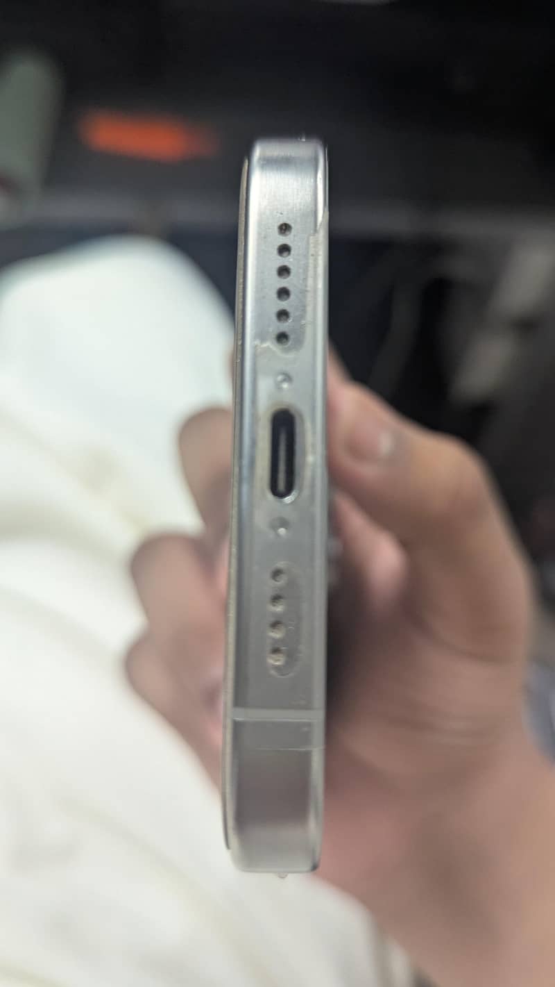 Apple iPhone 15 Pro Max 5