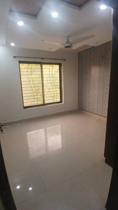 10 Marla House Available For Rent Ideal Location All Facilities Available