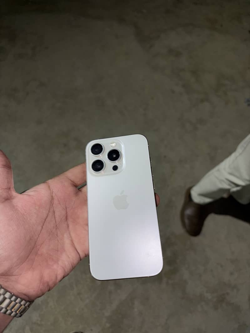 Apple iPhone 15 Pro 1