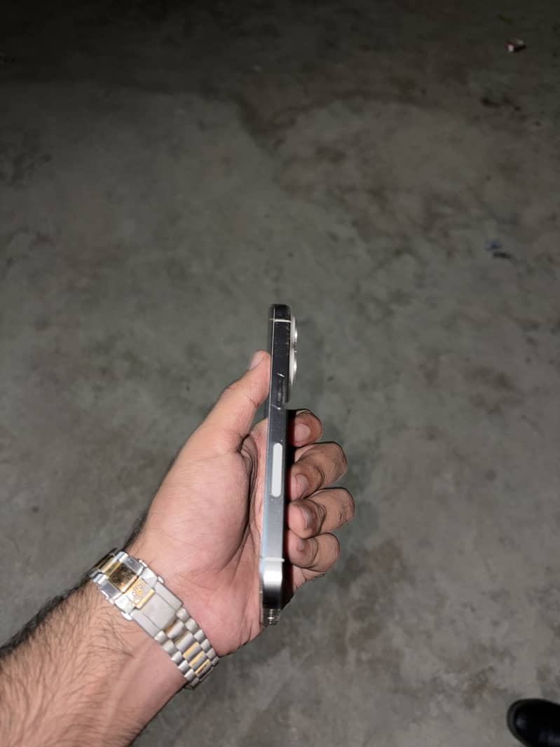 Apple iPhone 15 Pro 3