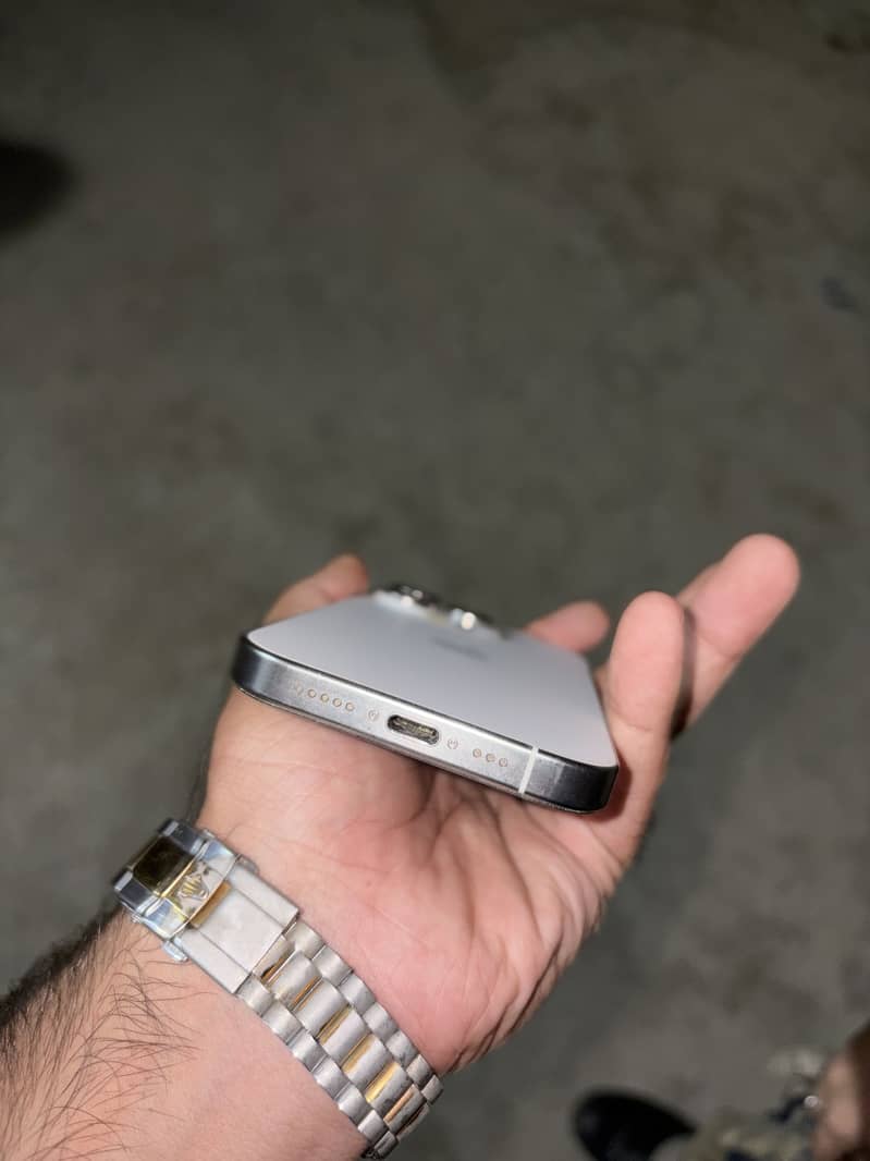 Apple iPhone 15 Pro 6