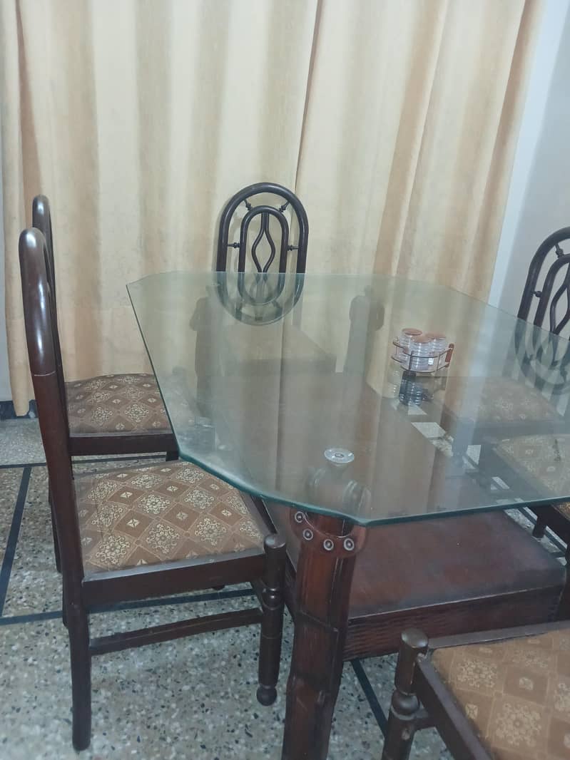 Dining table 0