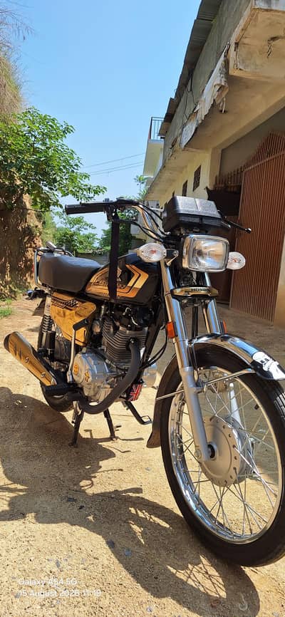 I sell my Honda gold edition 2025 model contact number 03038206956