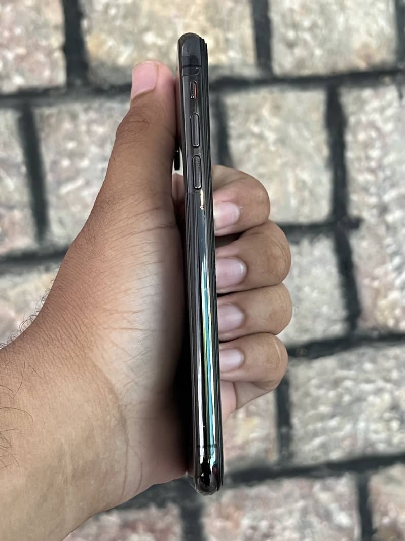 Apple iPhone X 3