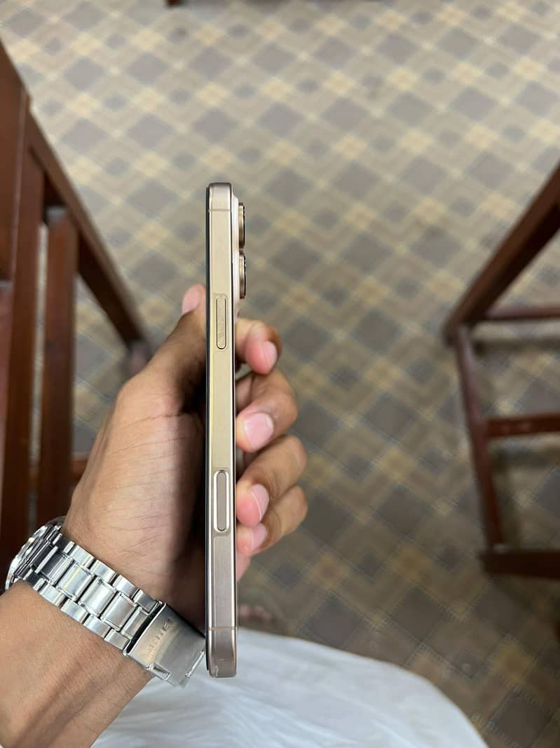 Apple iPhone 16 Pro Max 3