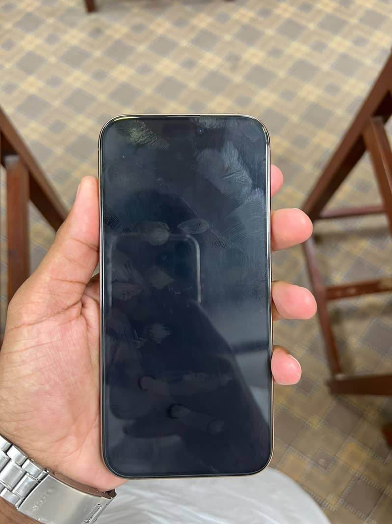 Apple iPhone 16 Pro Max 4