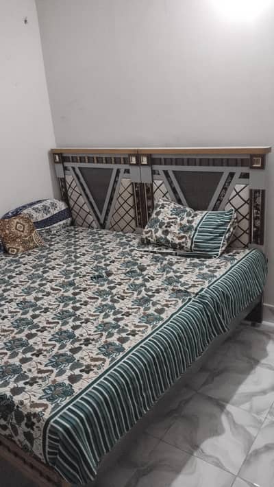 urgent sell 2 single single beds (with out mattress)