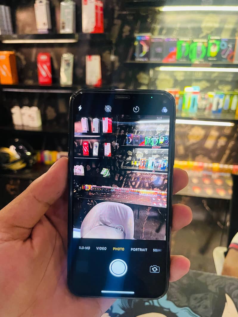 Apple iPhone X 4