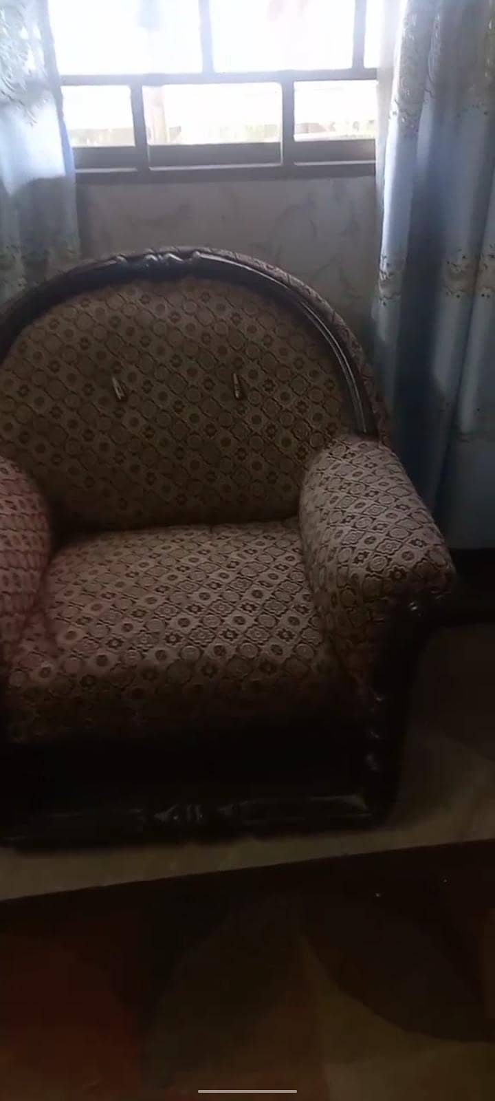 5-Seater Sofa Set (3+1+1) with Covers – Excellent Condition 4