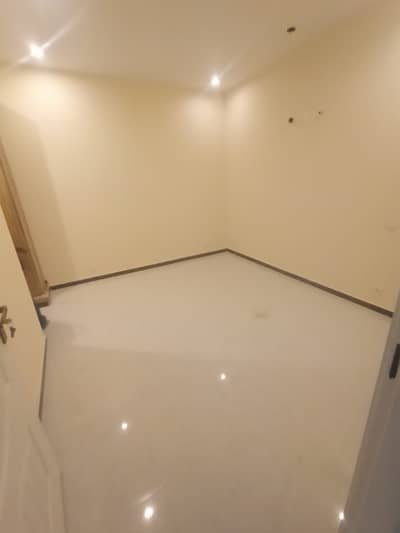 5 Marla Flat Available For Rent Good Location Lift Available
