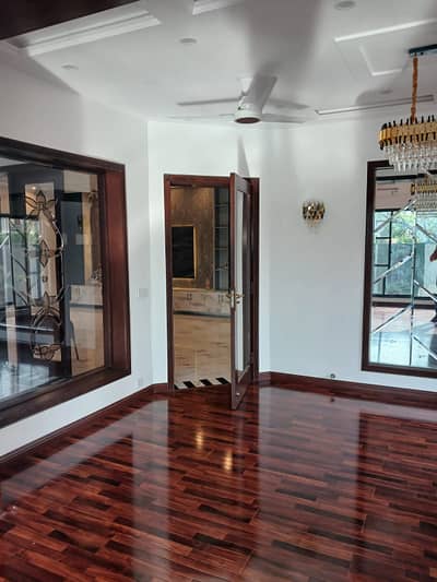 1 Kanal House For Sale Hot Location