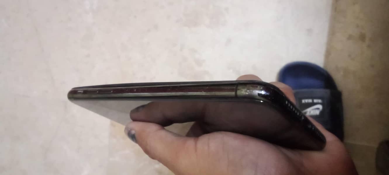 Apple iPhone X 4