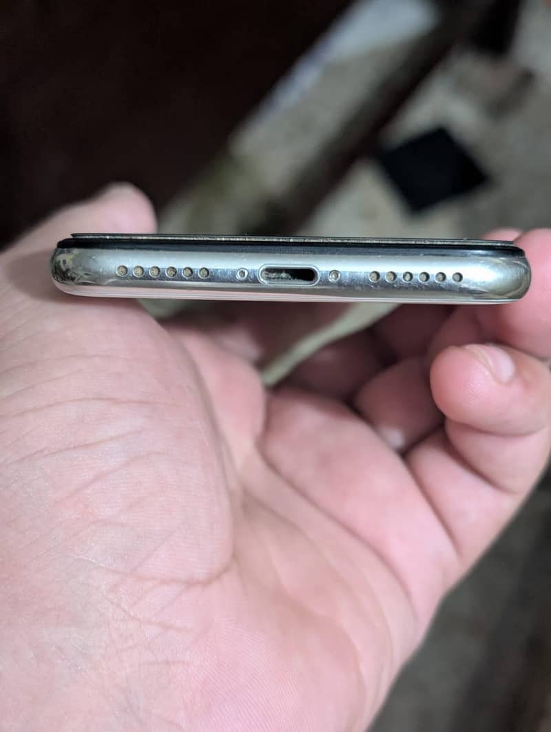 Apple iPhone X 3