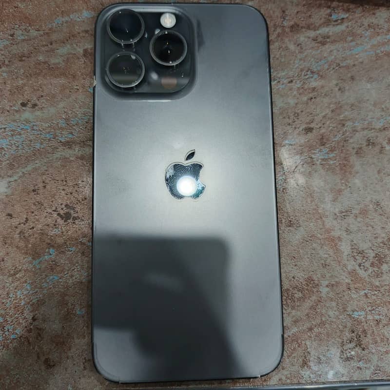 Apple iPhone 15 Pro Max 1
