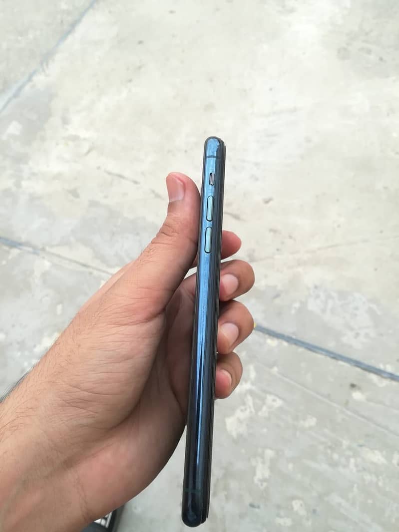 Apple iPhone 11 Pro Max 3