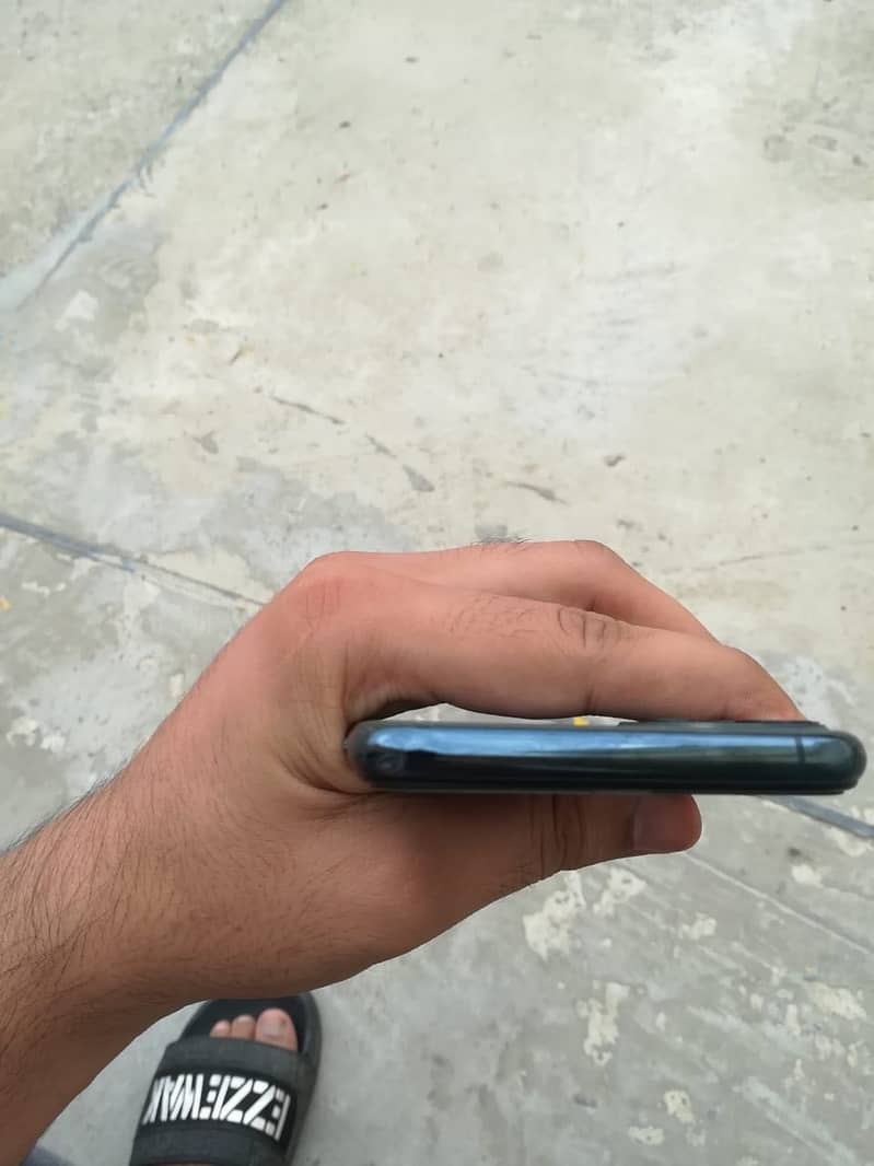 Apple iPhone 11 Pro Max 6