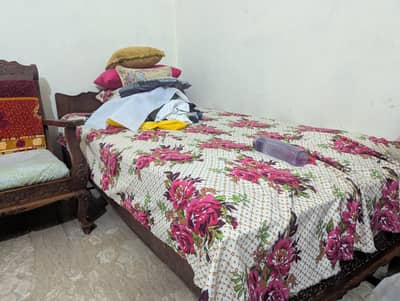 3 seater sofa + 2 single chairs for sale / 1 single bed