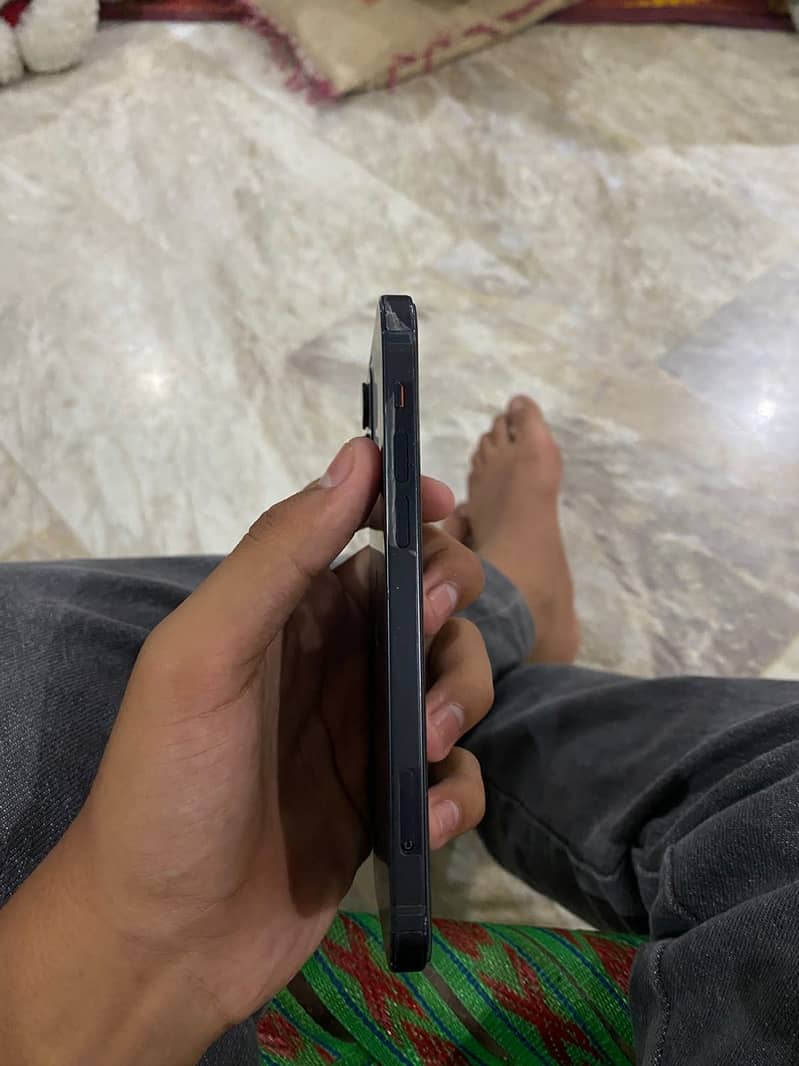 Apple iPhone 12 1