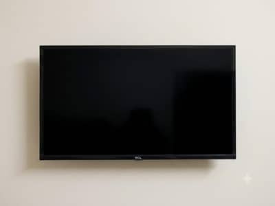 TCL LCD 32 INCHES