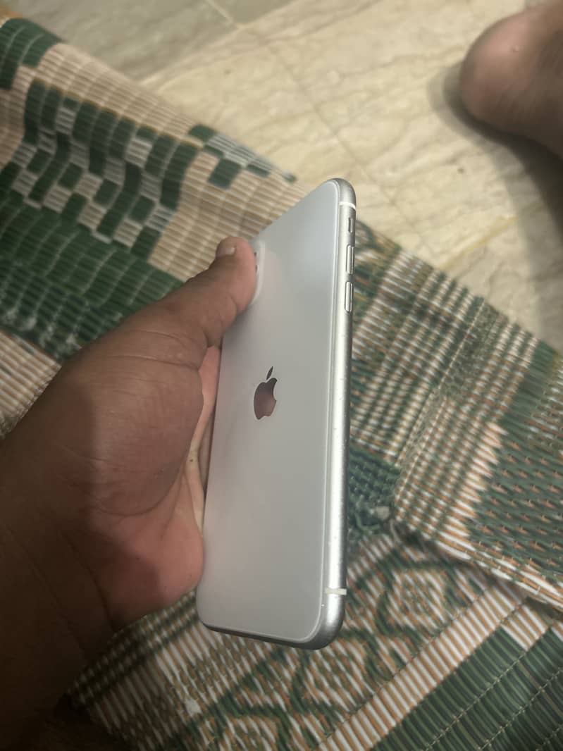 Apple iPhone 11 2