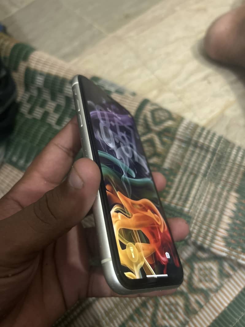 Apple iPhone 11 3