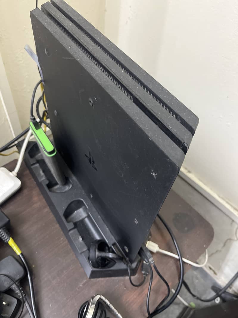 Play Station 4 pro 0
