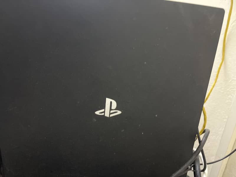 Play Station 4 pro 1