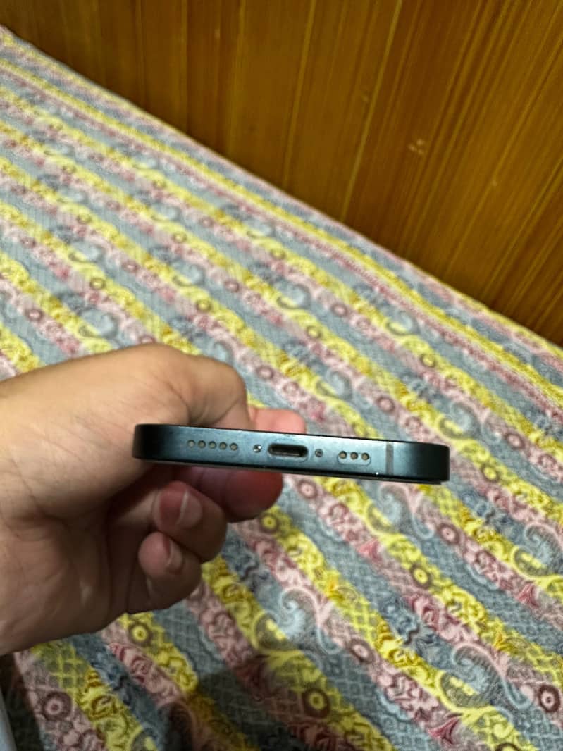 Apple iPhone 13 2