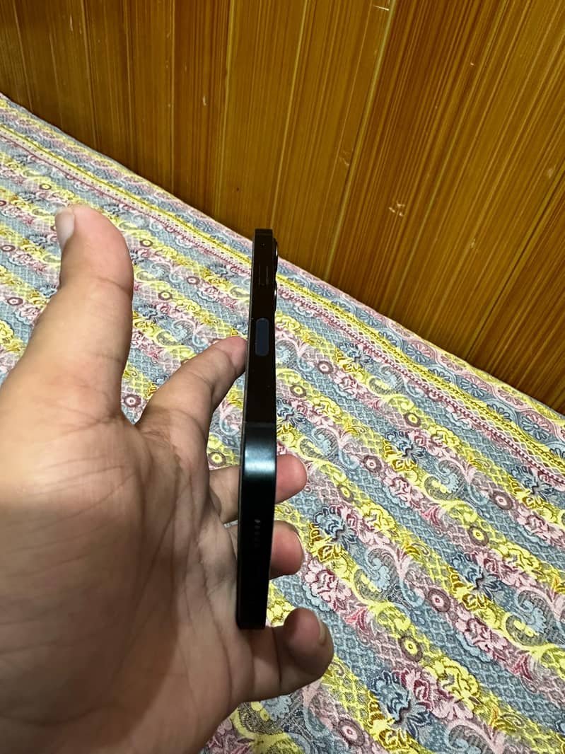 Apple iPhone 13 3