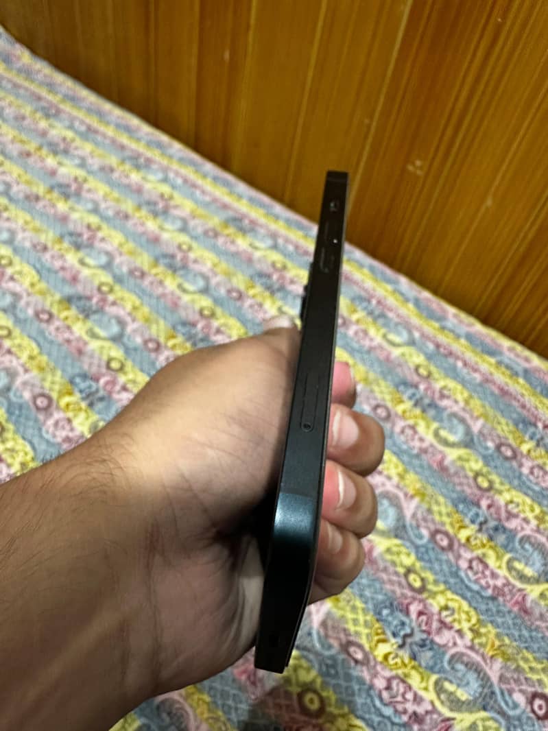 Apple iPhone 13 4
