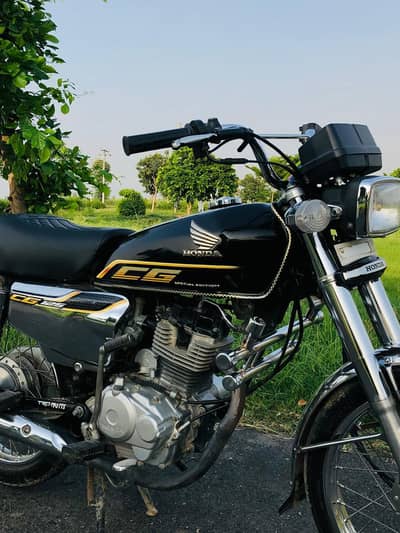 HONDA CG125 Self start Gold edition Black For sale
