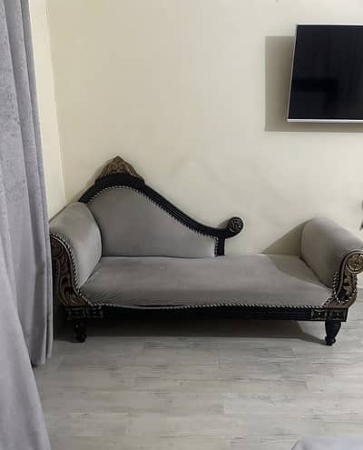 Dewan sofa